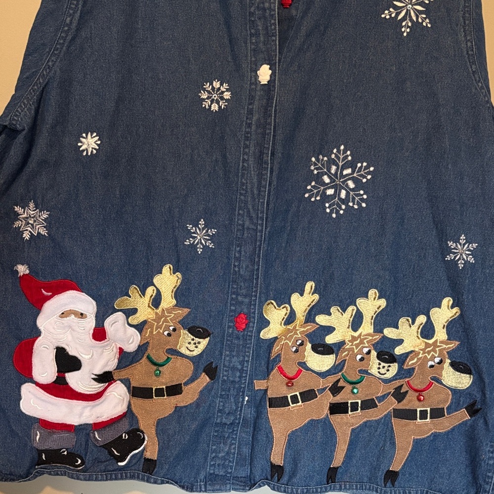 Dressbarn Blue Denim top with Black Collar